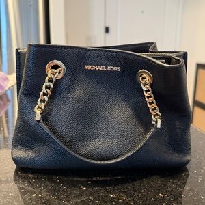 Vintage MICHAEL KORS Teagen
Small Pebbled Leather
Messenger Bag
35S0GXZM1L black